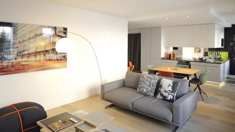 Un architecte d'intérieur réalise un projet de cuisine ouverte à Montpellier
