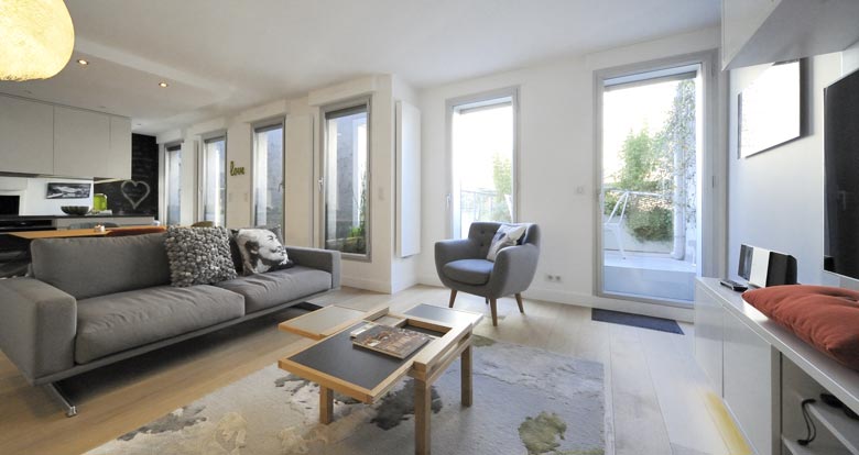 Un architecte d'intérieur réalise un projet de salon contemporain à Montpellier