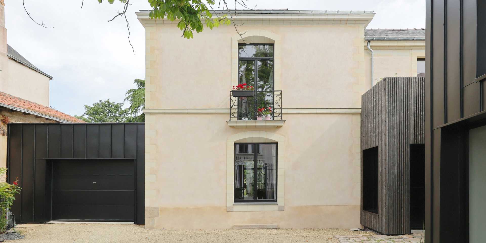 Extension d'une maison ancienne dans l'agglomération de Montpellier par un architecte
