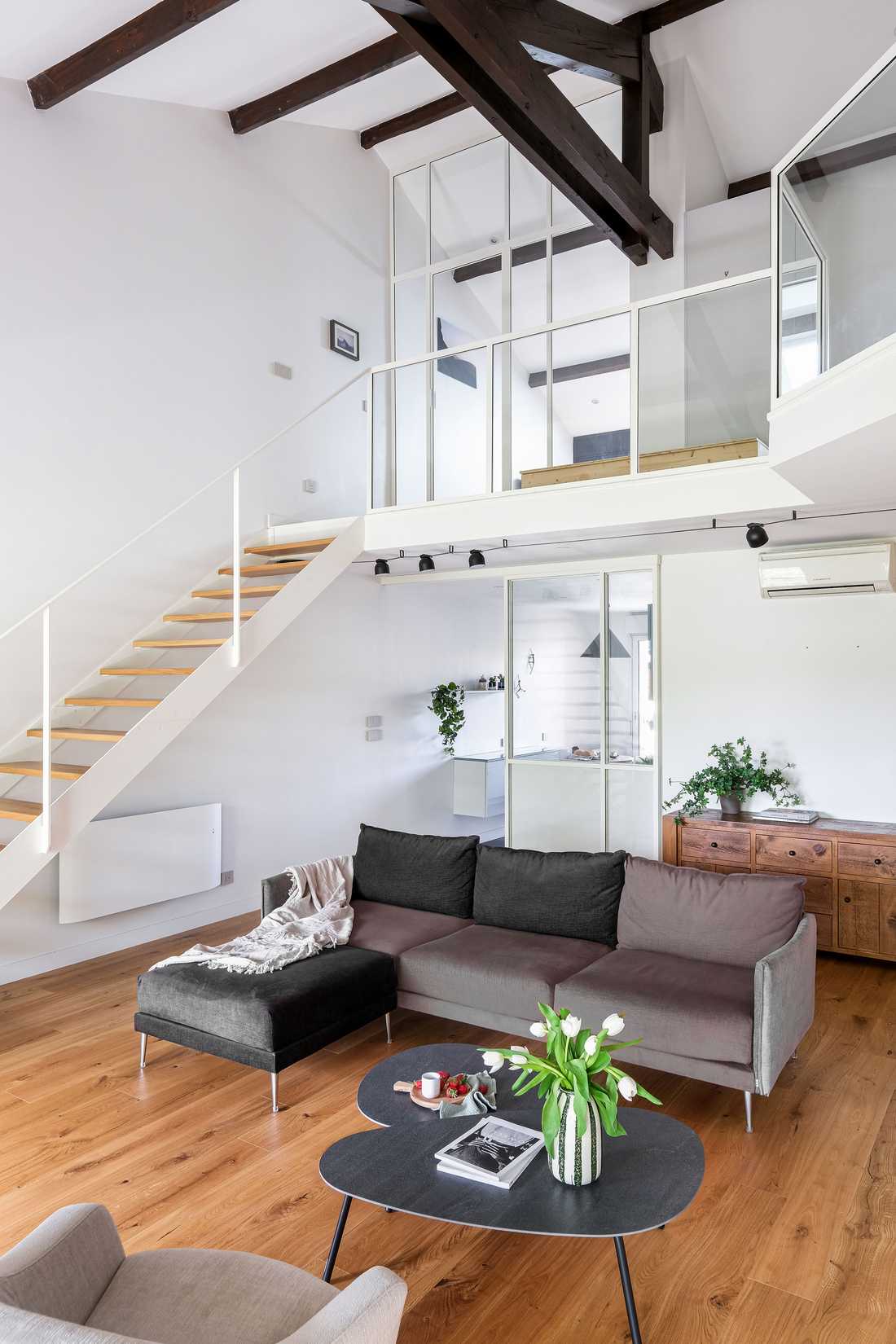 Un architecte réalise une maison contemporaine avec structure poteaux-poutres dans l'Hérault