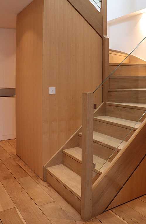 Escalier sur mesure réalisé par un architecte d'intérieur à Montpellier