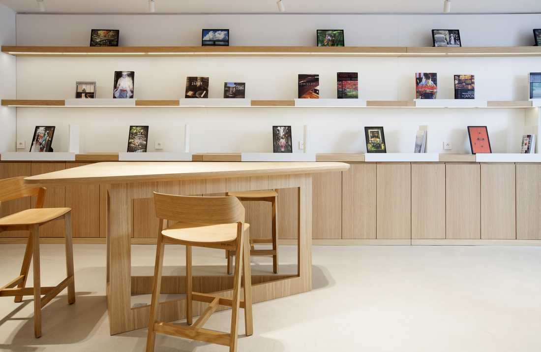 Interior design of a travel agency in Hérault