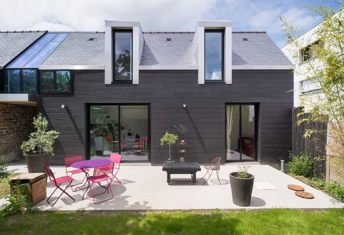 Maison mitoyenne contemporaine réalisée par un architecte rvillle