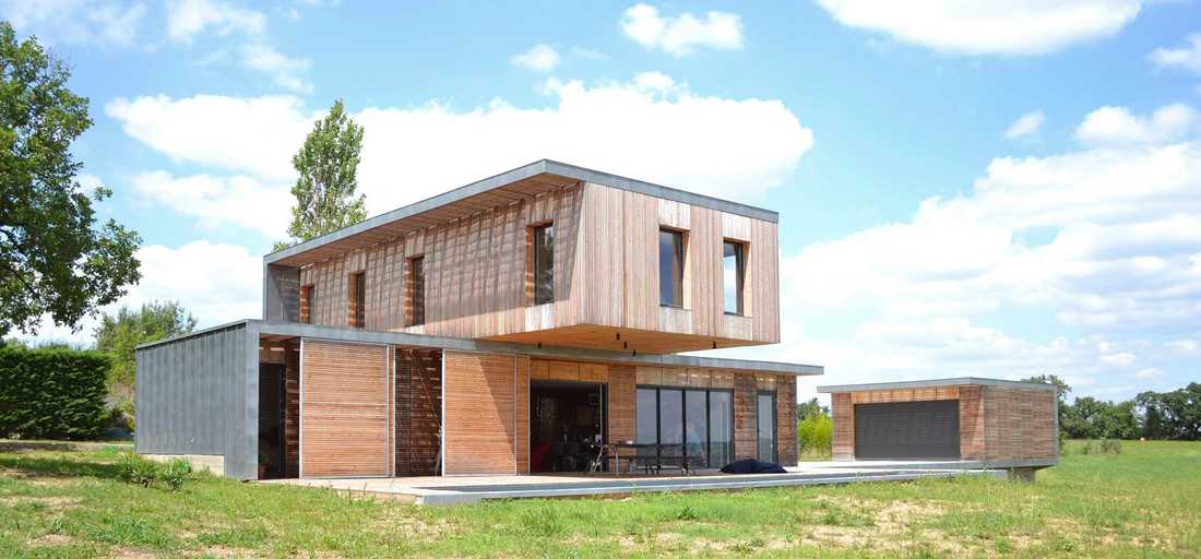 Maison contemporaine écologique en bois et béton dans l'Hérault