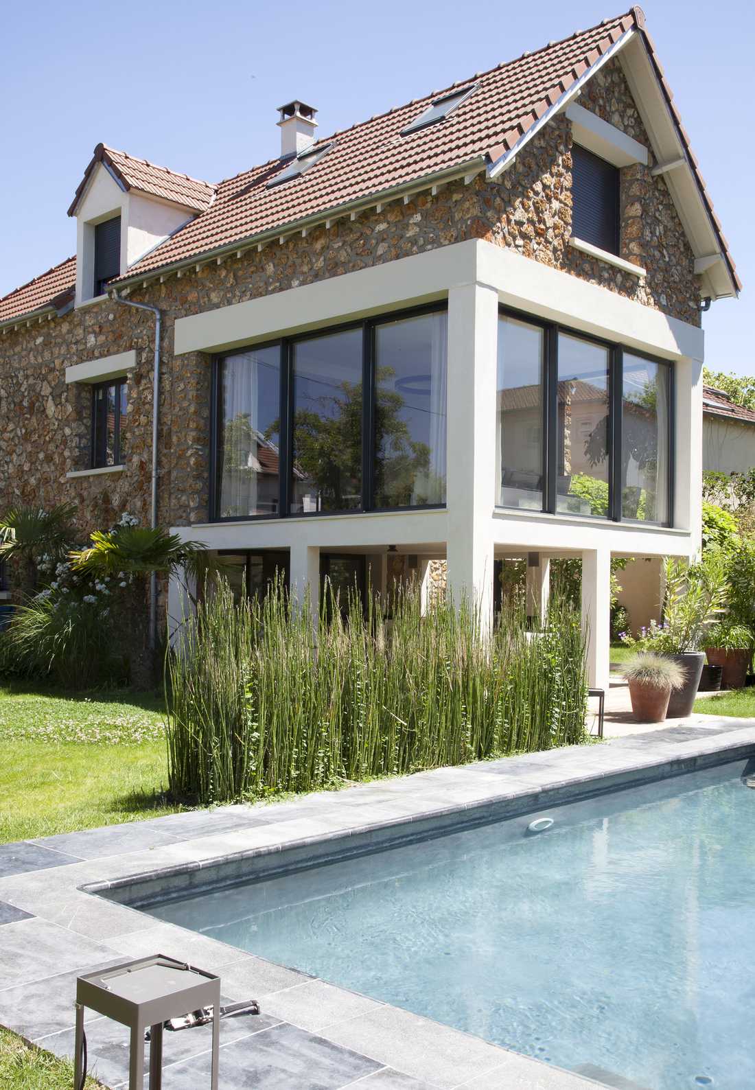 Extension d'une meulière construite par un architecte dans l'Hérault 