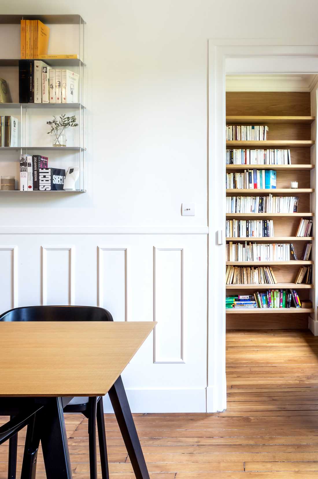 Circulation dans un appartement haussmannien renové par un architecte d'intérieur à Montpellier