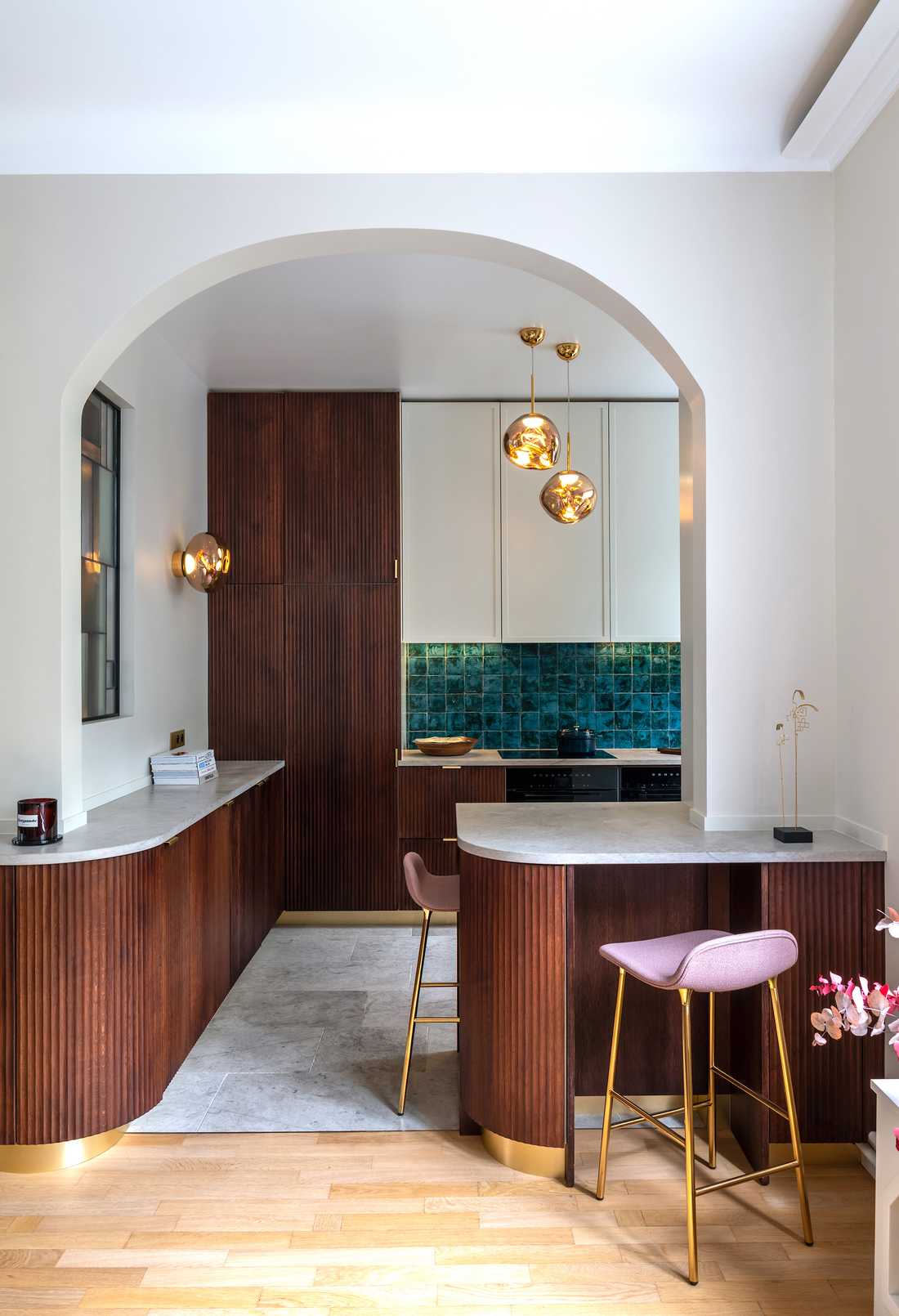 Semi-open kitchen designed by an interior designer in Montpellier