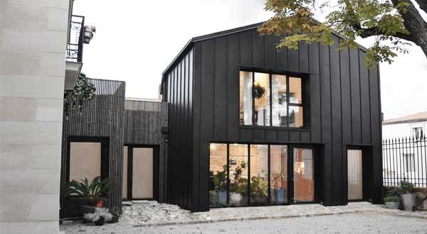 Extension contemporaine d'une maison ancienne par un architecte à Montpellier