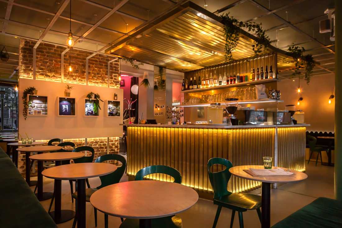 Bar du restaurant après les travaux d'aménagement par un architecte à Montpellier