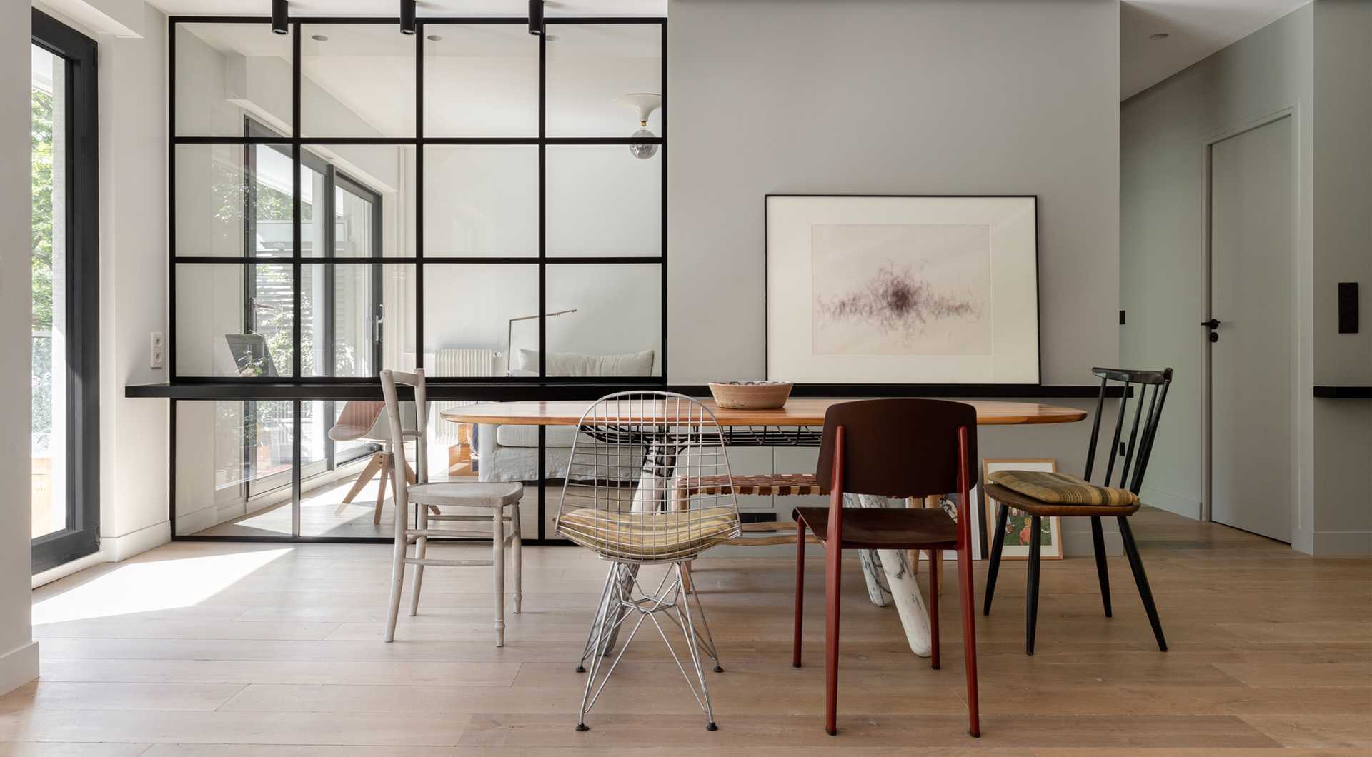 Décoration d'interieur d'un salon - salle-a-manger avec verrière à Montpellier