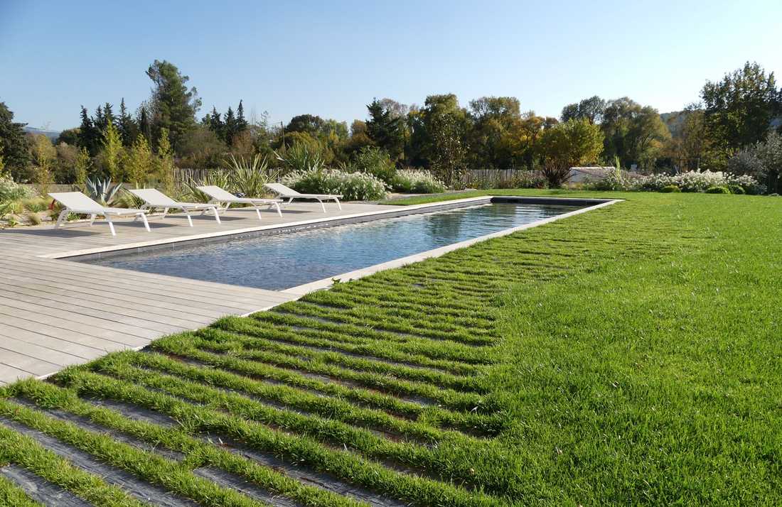 Jardin avec piscine dans l'Hérault