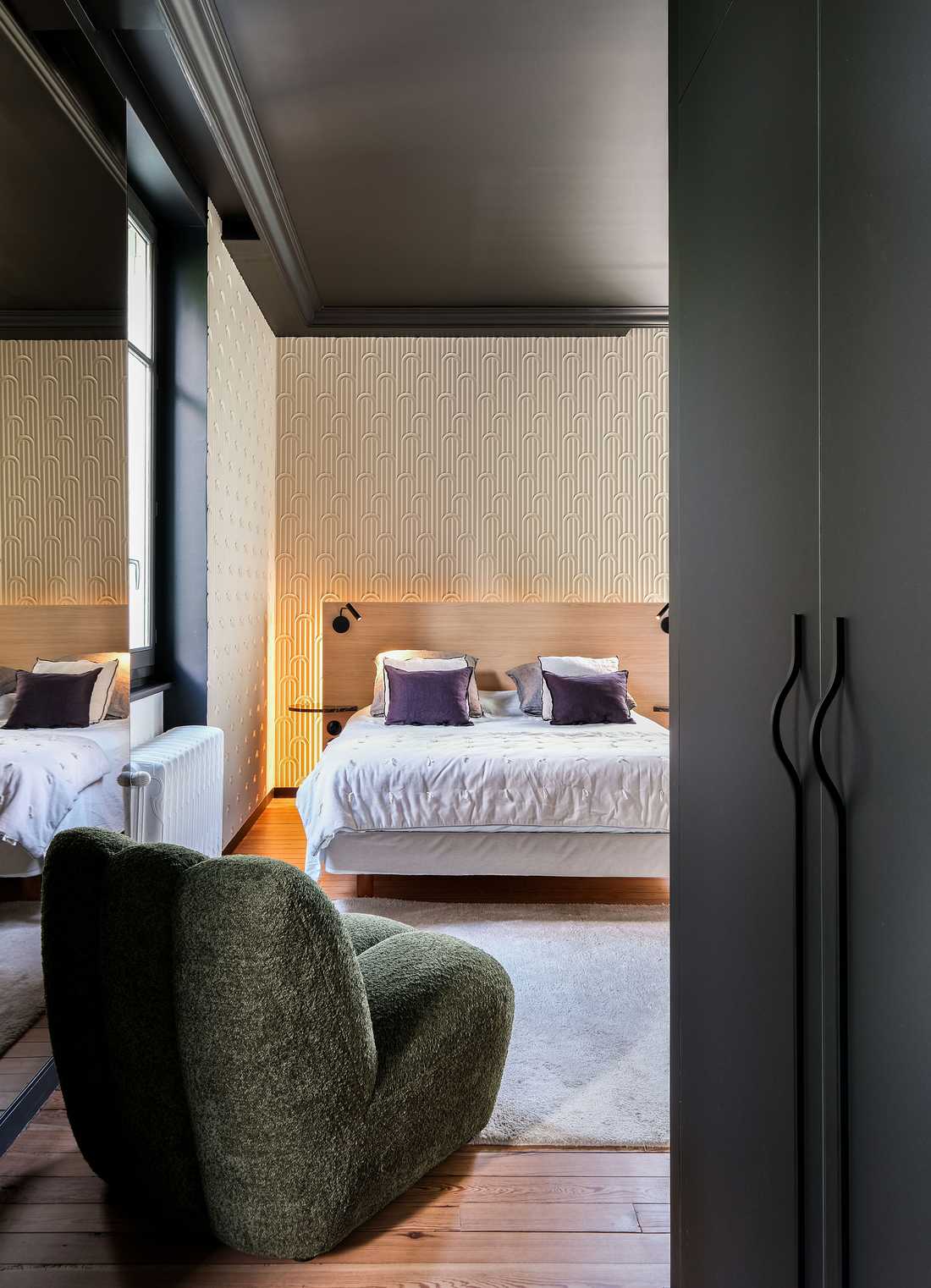 Hotel room designed by an interior designer in Hérault