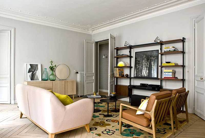 Salon avec du mobilier chiné par un décorateur d'intérieur à Montpellier