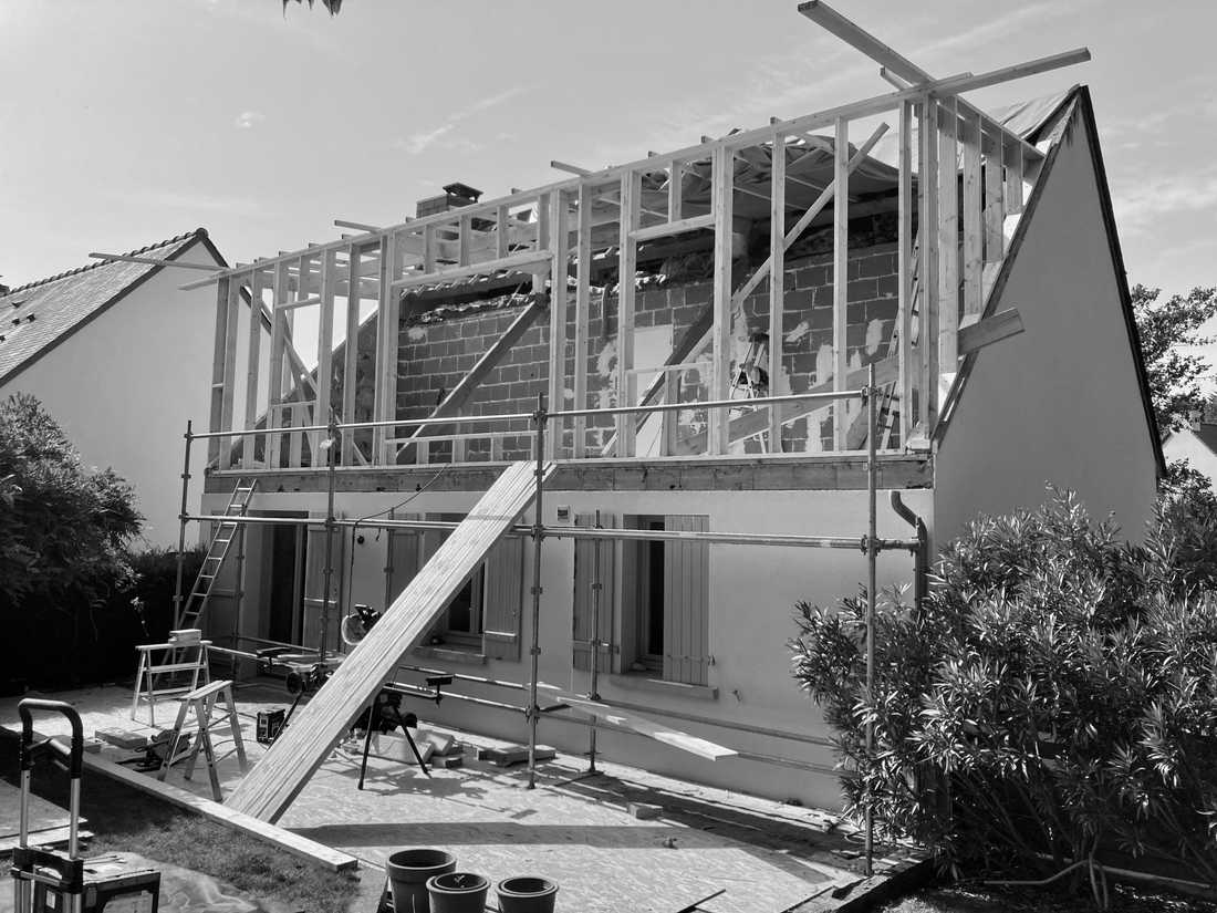 Chantier de la surélévation partielle d'une maison 
