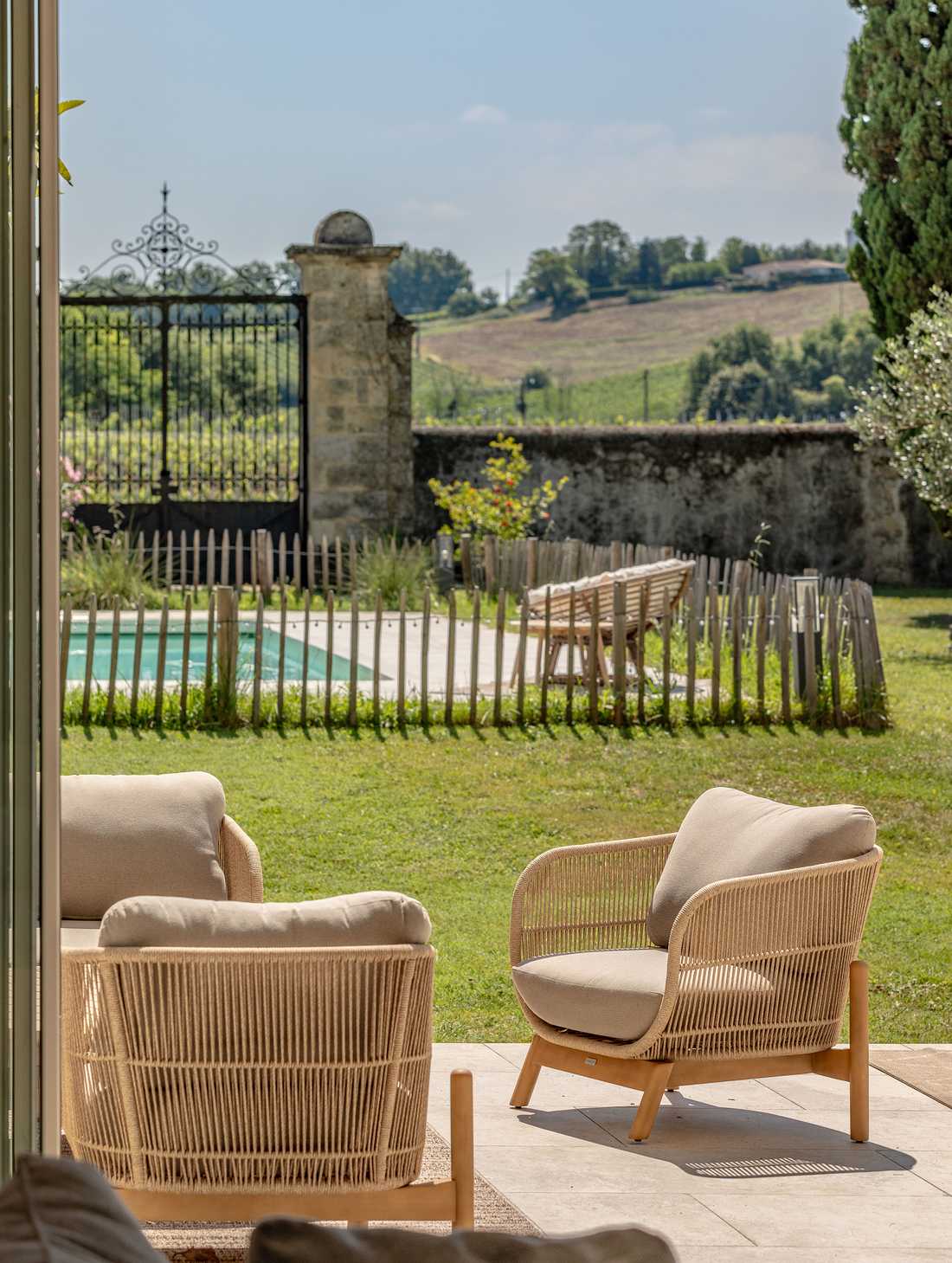 Landscaping of a castle garden with swimming pool in Hérault