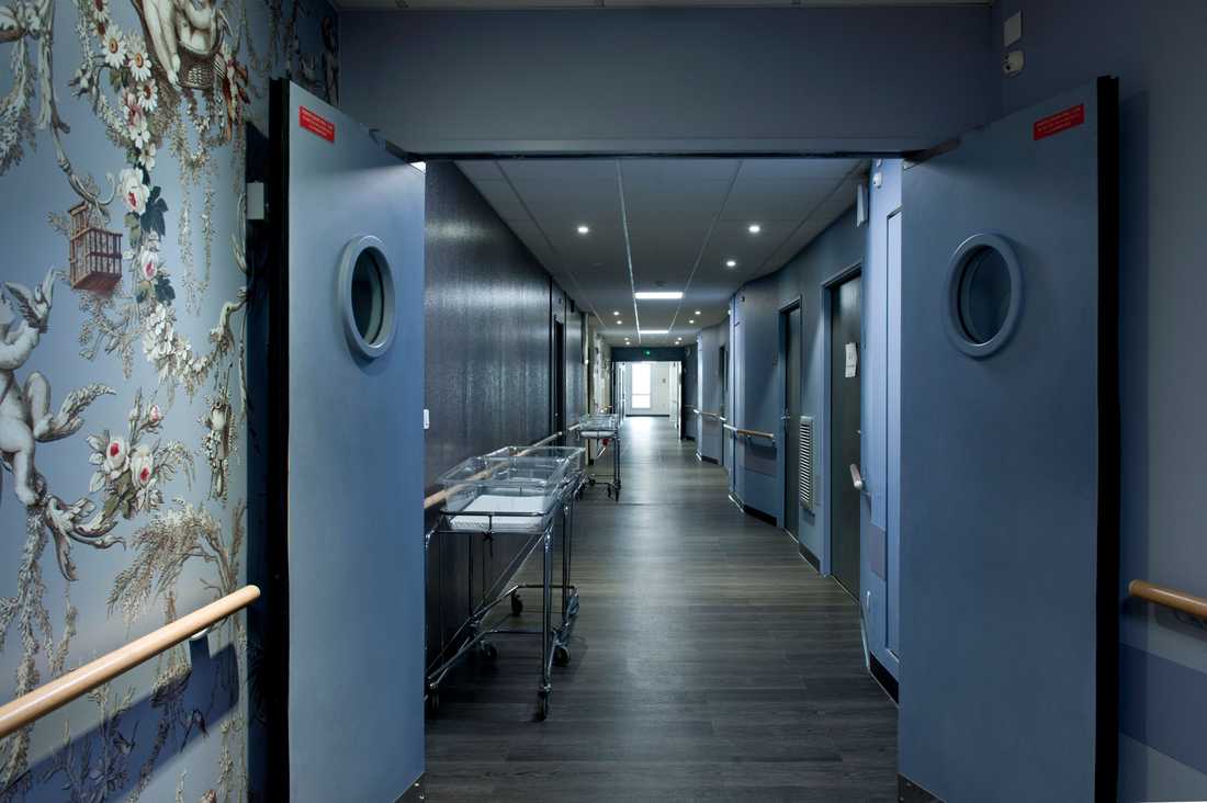 Rénovation des couloirs d'une clinique-maternité à Montpellier