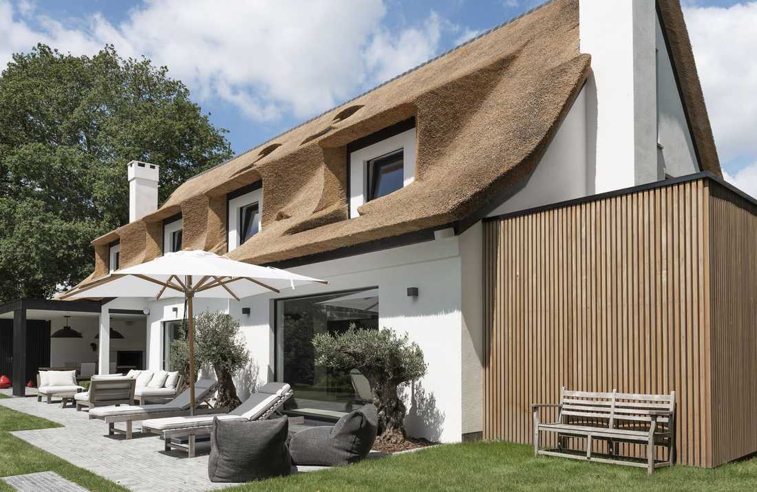 Rénovation d'une villa au toit de chaume à Montpellier