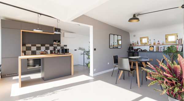 Avant-après de l'aménagement et la modernisation d'un appartement en duplex avec terrasse par un architecte d'intérieur à Montpellier.