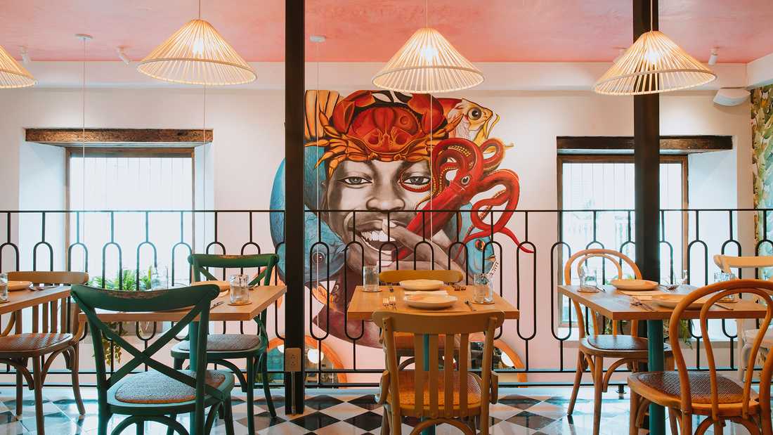 Mezzanine d'un restaurant créée par un architecte d'interieur en Occitanie